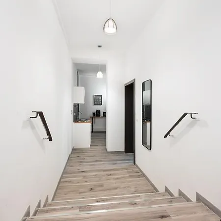 90m2 Fuer Bis Zu 12 Personen - Innenstadt